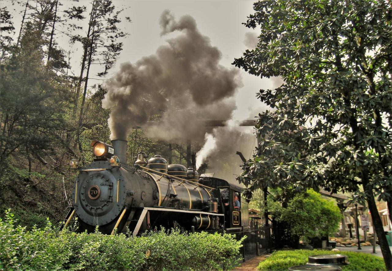 Suite Sensations, Hot Tub, Pool Table, 1089 Free Tickets Each Paid Day, Dollywood And More พิเจนฟอร์จ ภายนอก รูปภาพ
