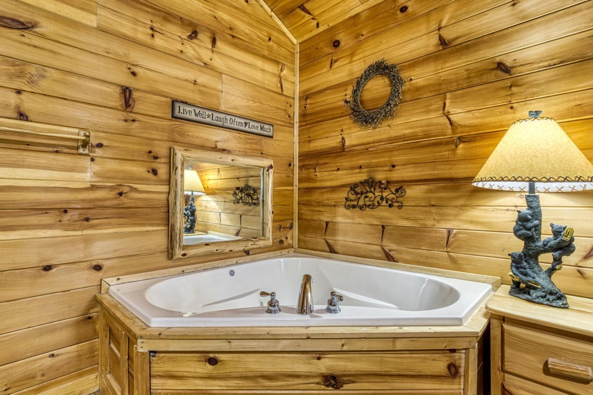 Suite Sensations, Hot Tub, Pool Table, 1089 Free Tickets Each Paid Day, Dollywood And More พิเจนฟอร์จ ภายนอก รูปภาพ