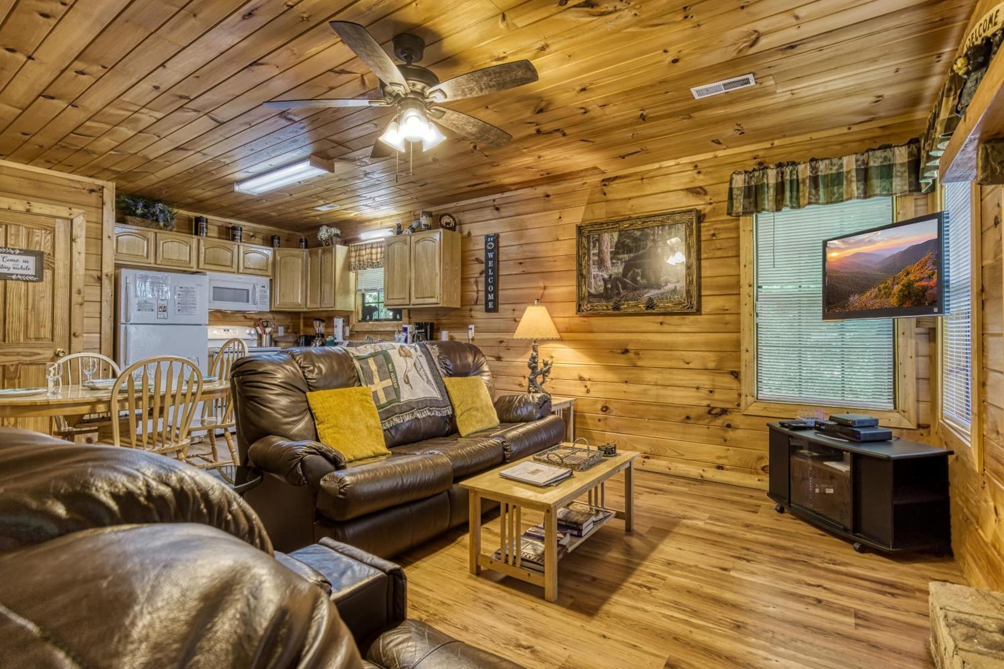 Suite Sensations, Hot Tub, Pool Table, 1089 Free Tickets Each Paid Day, Dollywood And More พิเจนฟอร์จ ภายนอก รูปภาพ